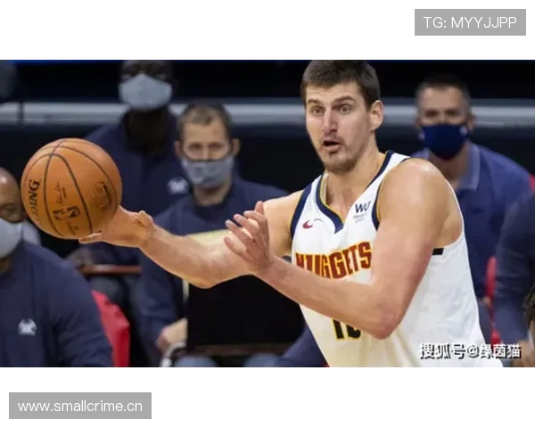 斯托克顿无球跑动串联全队，助攻效率领跑联盟