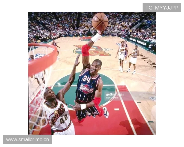 奥拉朱旺内线单打效率领先德雷克斯勒，成为火箭攻防核心